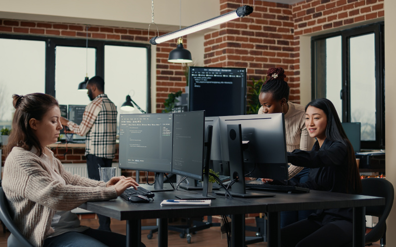 Nahtlose Sicherheit – ganzheitliche Security-Strategien mithilfe von Resilienz, Compliance und KI.